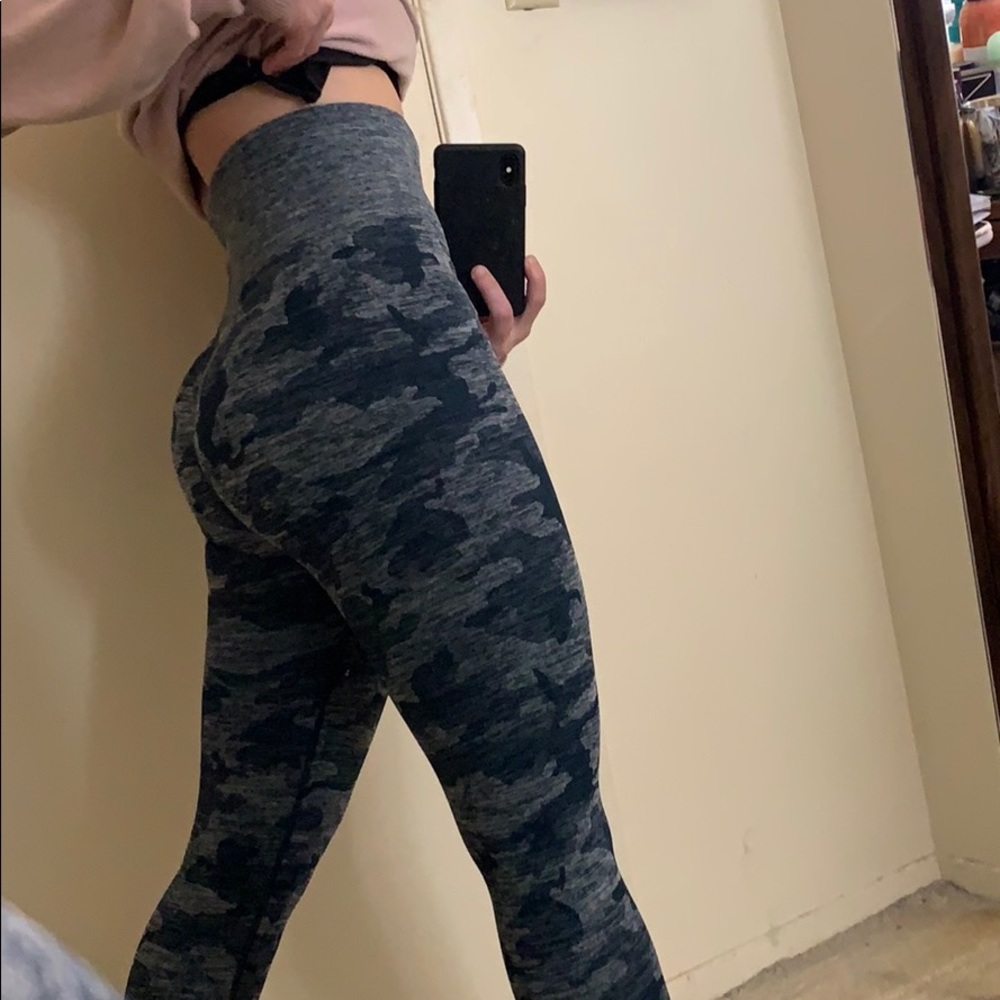 High waisted Camo leggings! Seamless (small)